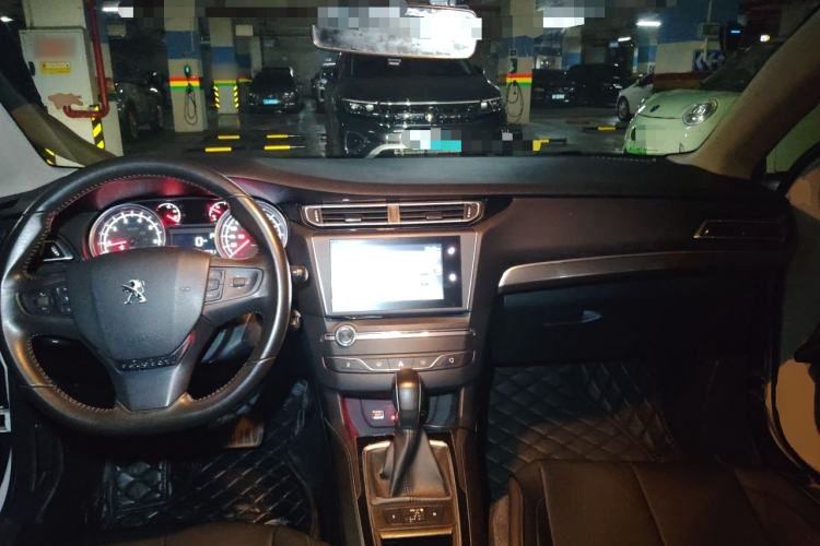 Used Peugeot 408 2014 1.8L Automatic Luxury Edition Center Console