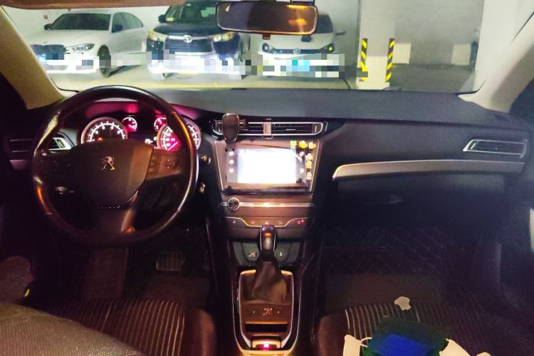 Used Peugeot 408 2014 1.8L Automatic Luxury Edition Center Console