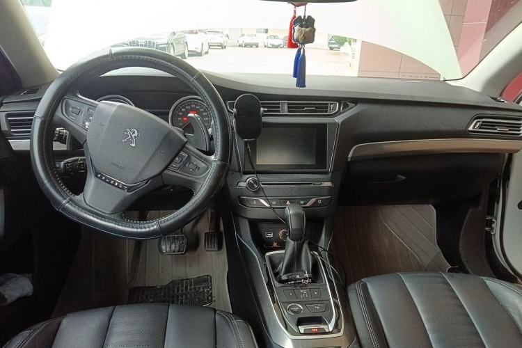 Used Peugeot 408 2014 1.6T Automatic Supreme Edition Center Console