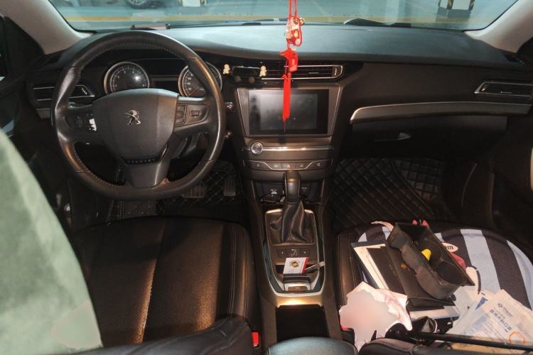 Used Peugeot 408 2014 1.8L Automatic Luxury Edition Center Console