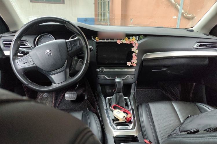 Used Peugeot 408 2014 1.8L Automatic Luxury Edition Center Console