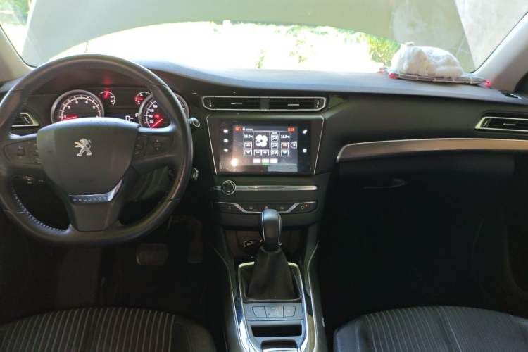 Used Peugeot 408 2014 1.8L Automatic Luxury Edition Center Console