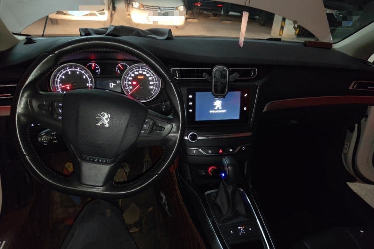 Used Peugeot 408 2014 1.8L Automatic Luxury Edition Center Console