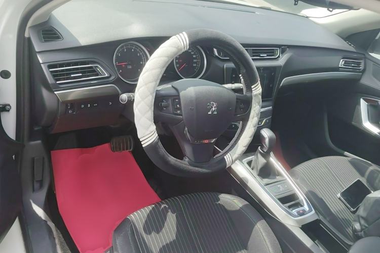Used Peugeot 408 2014 1.8L Automatic Luxury Edition Center Console