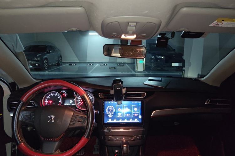 Used Peugeot 408 2014 1.8L Automatic Luxury Edition Center Console