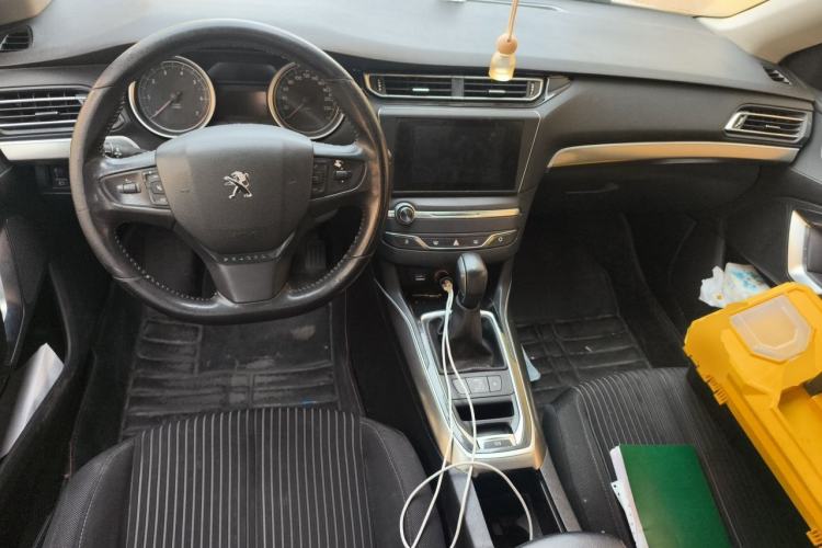 Used Peugeot 408 2014 1.8L Automatic Luxury Edition Center Console