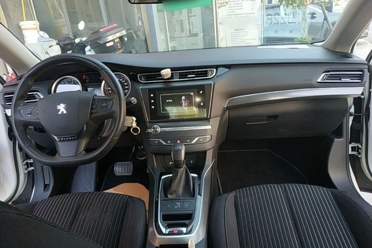 Used Peugeot 408 2014 1.8L Automatic Luxury Edition Center Console
