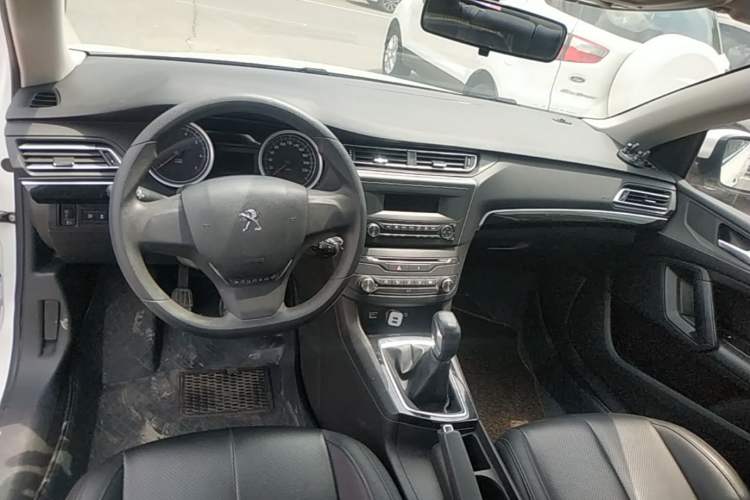 Used Peugeot 408 2014 1.8L Manual Leading Edition Center Console