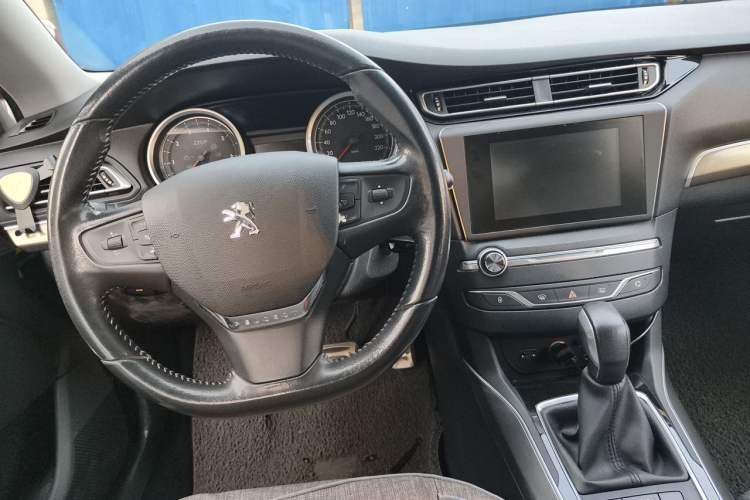 Used Peugeot 408 2014 1.8L Automatic Luxury Edition Center Console