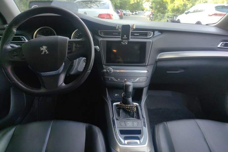 Used Peugeot 408 2014 1.8L Automatic Luxury Edition Center Console