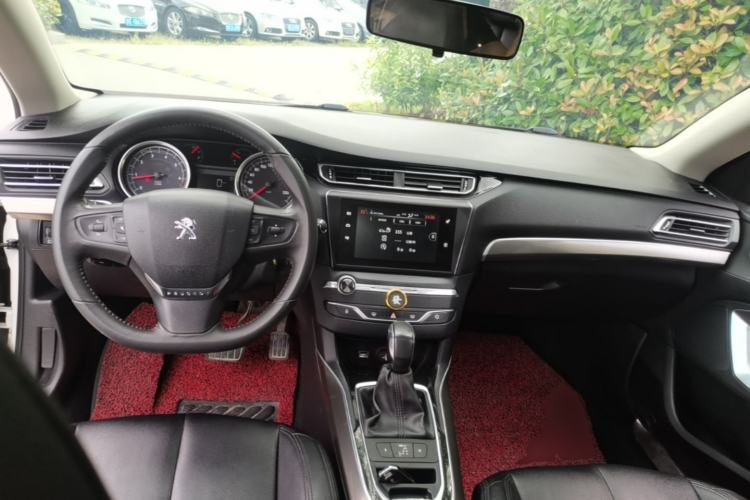 Used Peugeot 408 2014 1.8L Automatic Luxury Edition Center Console