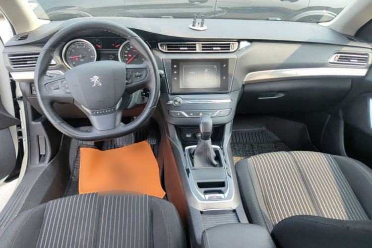 Used Peugeot 408 2014 1.8L Automatic Luxury Edition Center Console
