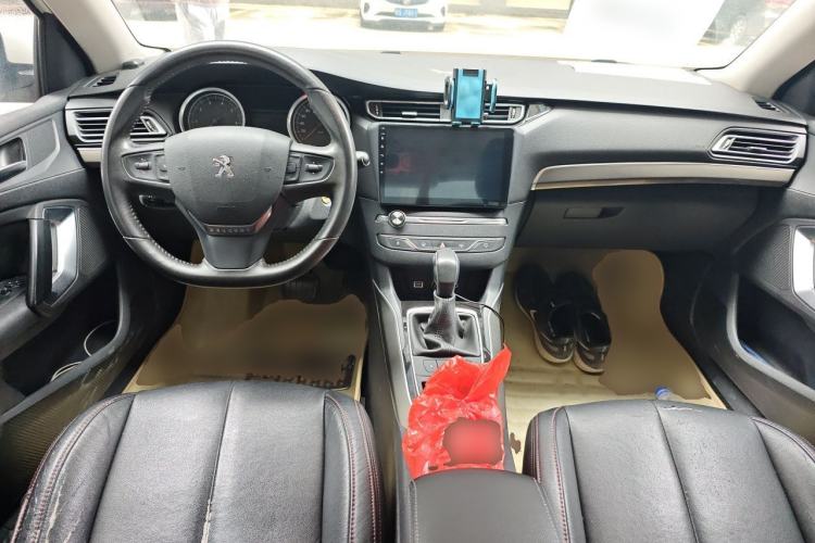Used Peugeot 408 2014 1.8L Automatic Luxury Edition Center Console