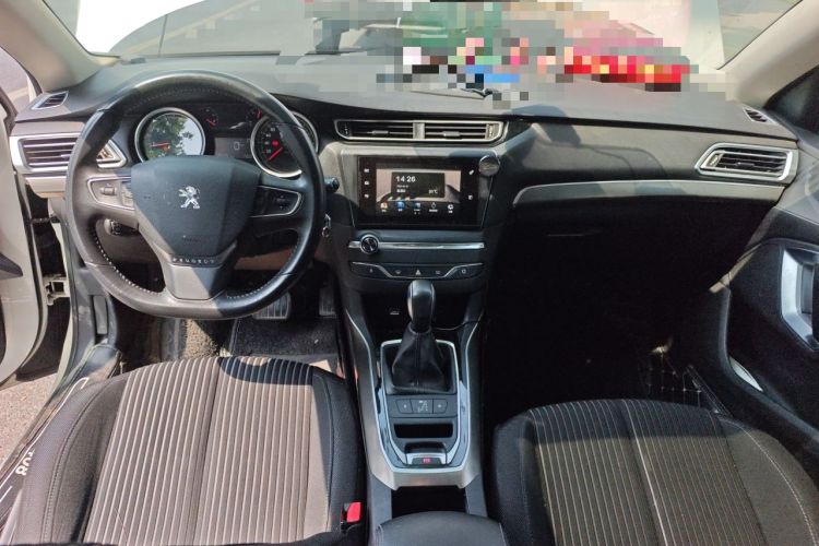 Used Peugeot 408 2014 1.8L Automatic Luxury Edition Center Console