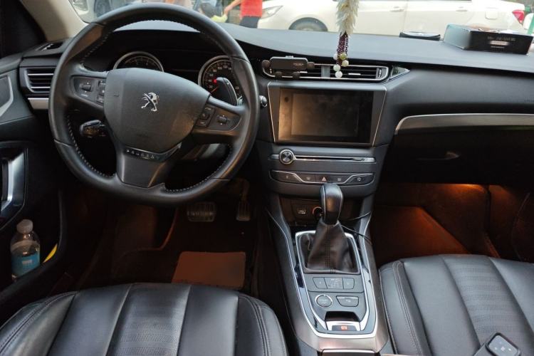Used Peugeot 408 2014 1.6T Automatic Supreme Edition Center Console