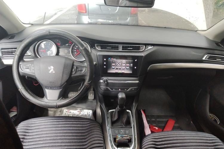 Used Peugeot 408 2014 1.8L Automatic Luxury Edition Center Console