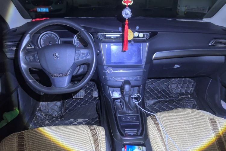Used Peugeot 408 2014 1.8L Automatic Luxury Edition Center Console