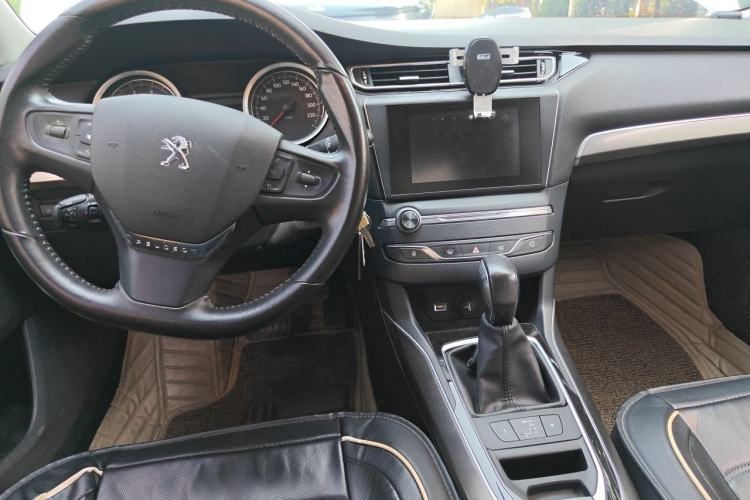 Used Peugeot 408 2014 1.8L Automatic Luxury Edition Center Console