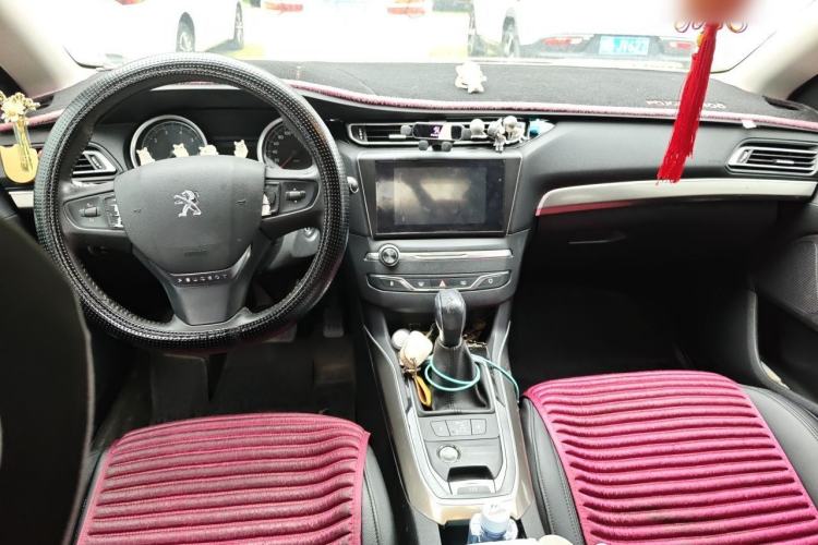 Used Peugeot 408 2014 1.8L Automatic Luxury Edition Center Console