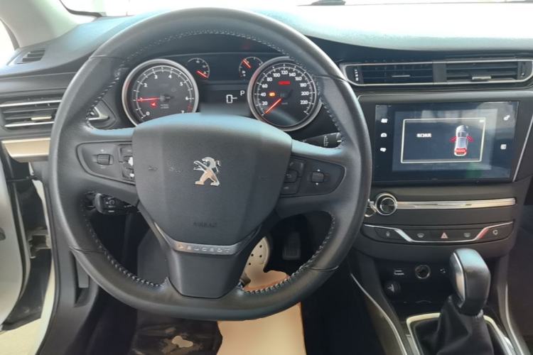 Used Peugeot 408 2014 1.8L Automatic Luxury Edition Center Console