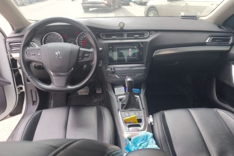 Used Peugeot 408 2014 1.8L Automatic Luxury Edition Center Console