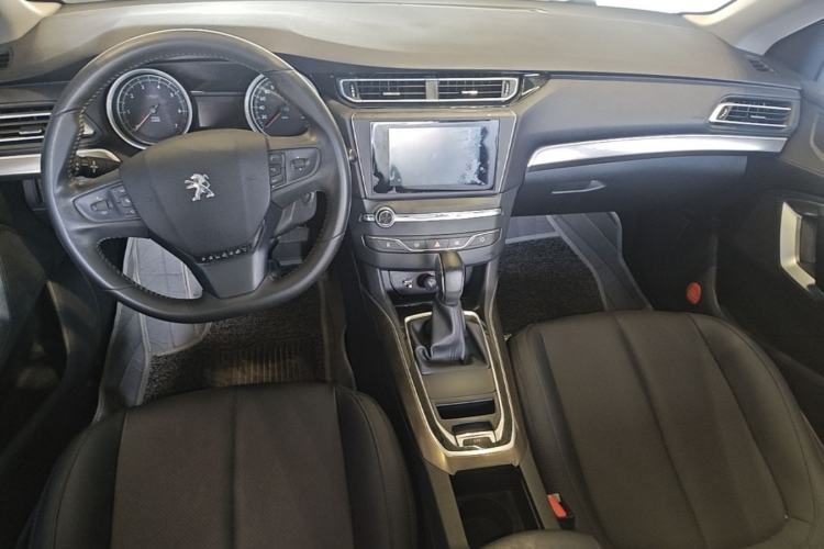 Used Peugeot 408 2014 1.8L Automatic Luxury Edition Center Console