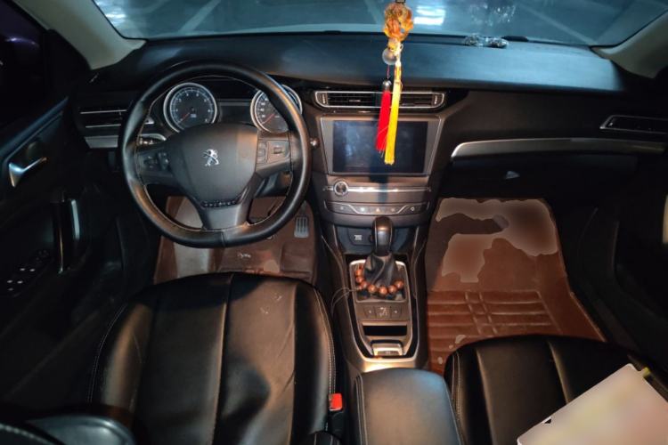Used Peugeot 408 2014 1.8L Automatic Luxury Edition Center Console