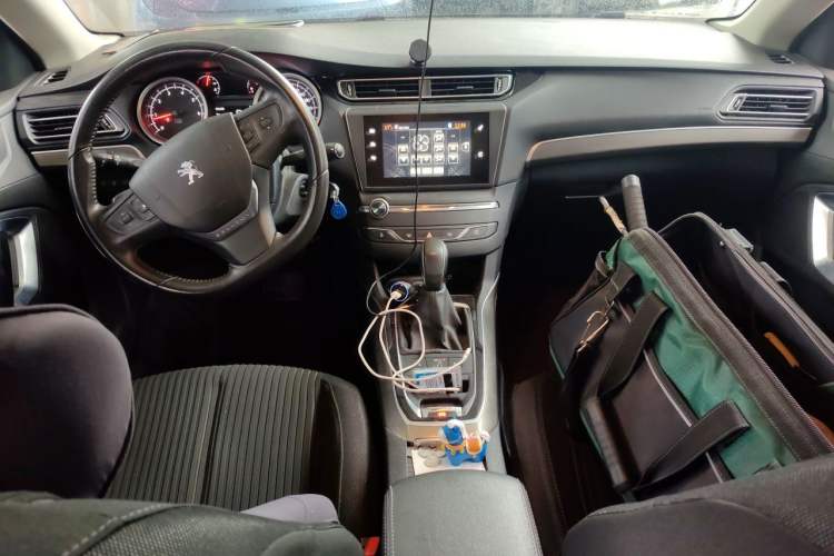 Used Peugeot 408 2014 1.8L Automatic Luxury Edition Center Console