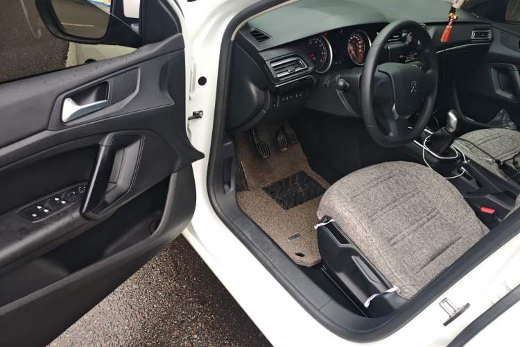 Used Peugeot 408 2014 1.8L Manual Leading Edition Driver Seat