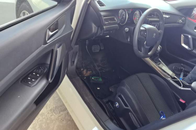 Used Peugeot 408 2014 1.8L Automatic Luxury Edition Driver Seat