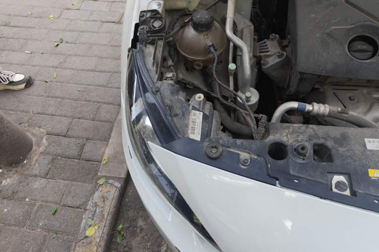 Used Peugeot 408 2014 1.8L Automatic Luxury Edition Engine Bay Right