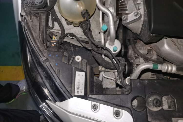 Used Peugeot 408 2014 1.8L Automatic Luxury Edition Engine Bay Right