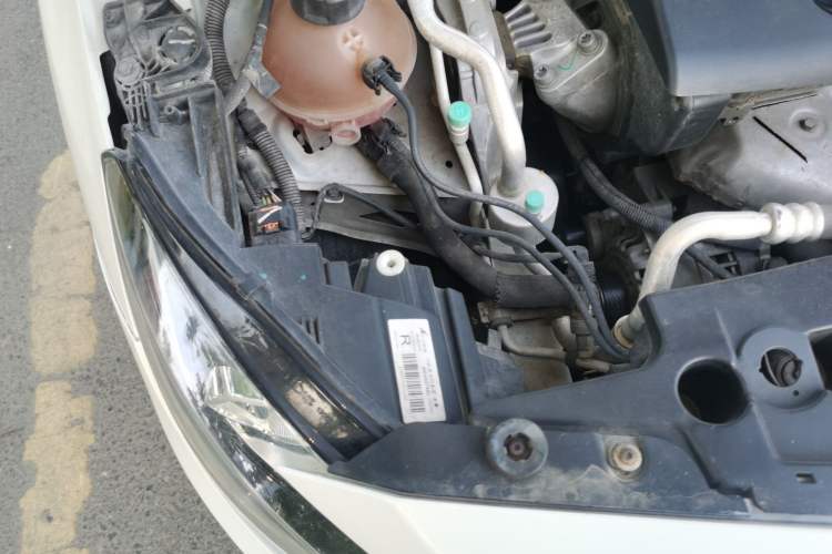 Used Peugeot 408 2014 1.8L Automatic Luxury Edition Engine Bay Right