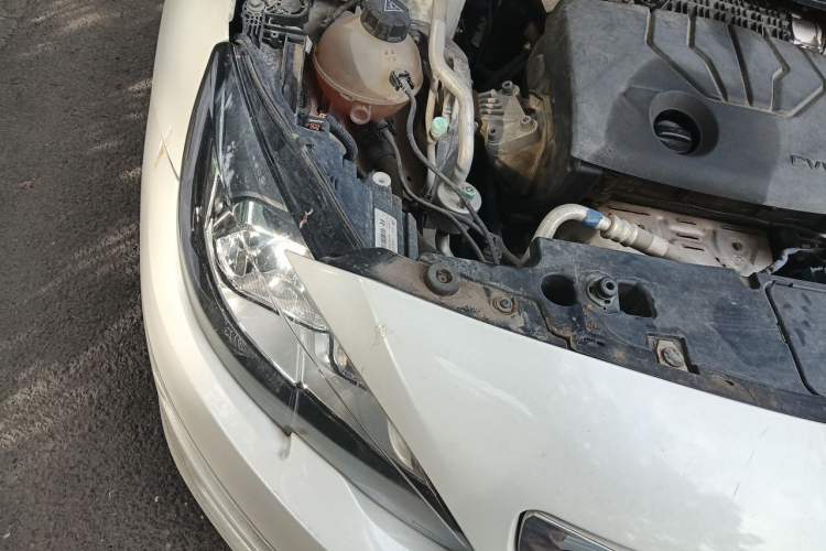 Used Peugeot 408 2014 1.8L Automatic Luxury Edition Engine Bay Right