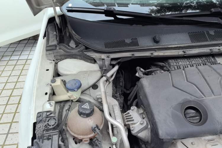 Used Peugeot 408 2014 1.8L Automatic Luxury Edition Engine Bay Right