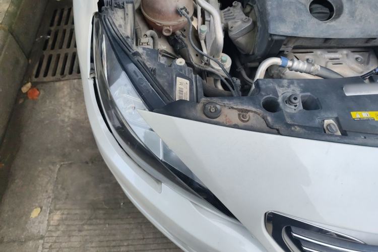 Used Peugeot 408 2014 1.8L Automatic Luxury Edition Engine Bay Right