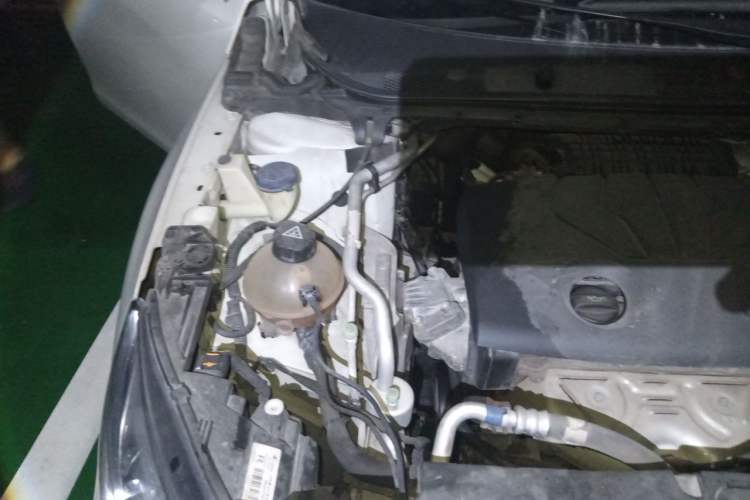 Used Peugeot 408 2014 1.8L Automatic Luxury Edition Engine Bay Right