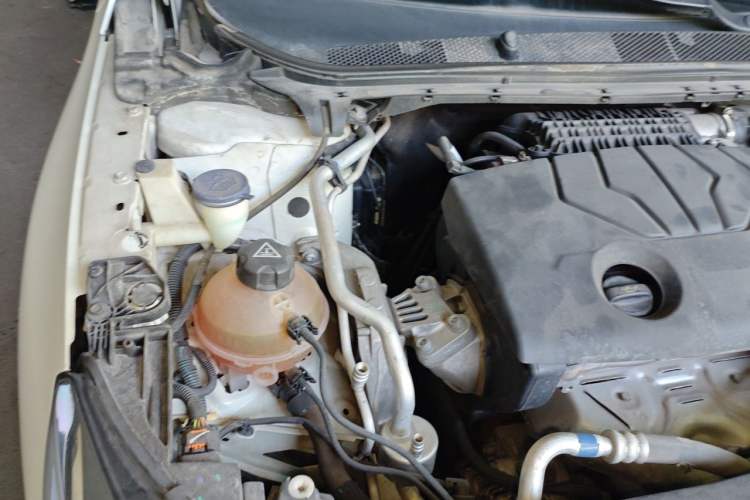 Used Peugeot 408 2014 1.8L Automatic Luxury Edition Engine Bay Right