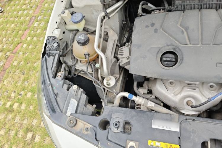 Used Peugeot 408 2014 1.8L Automatic Luxury Edition Engine Bay Right