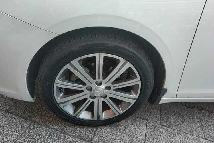 Used Peugeot 408 2014 1.8L Automatic Luxury Edition Exterior 4