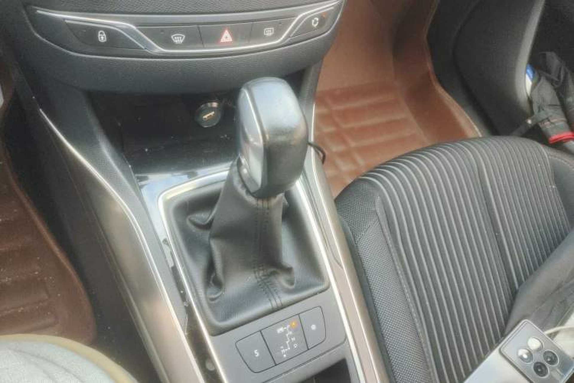 Used Peugeot 408 2014 1.8L Automatic Leading Edition Gear Lever