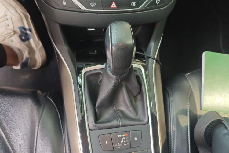 Used Peugeot 408 2014 1.8L Automatic Luxury Edition Gear Lever