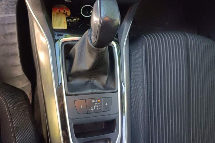Used Peugeot 408 2014 1.8L Automatic Luxury Edition Gear Lever