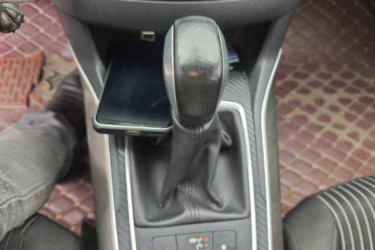 Used Peugeot 408 2014 1.8L Automatic Luxury Edition Gear Lever