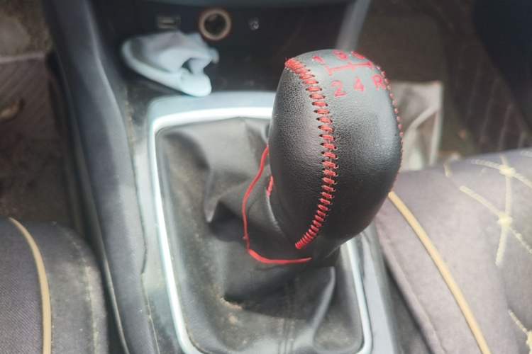 Used Peugeot 408 2014 1.8L Manual Leading Edition Gear Lever
