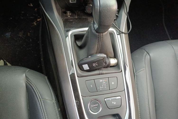 Used Peugeot 408 2014 1.6T Automatic Supreme Edition Gear Lever