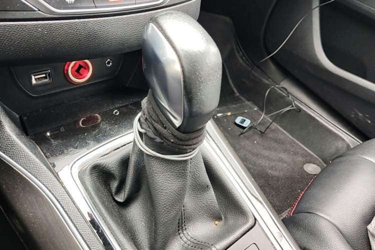 Used Peugeot 408 2014 1.8L Automatic Luxury Edition Gear Lever