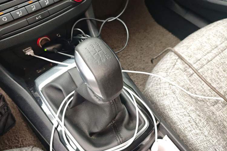 Used Peugeot 408 2014 1.8L Manual Leading Edition Gear Lever