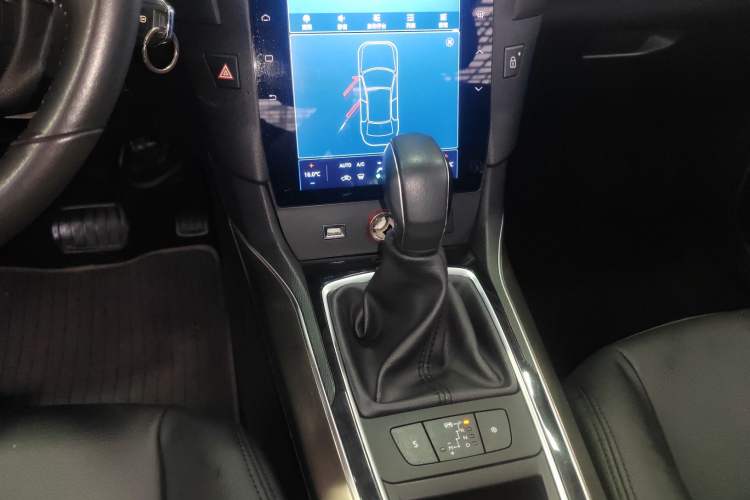 Used Peugeot 408 2014 1.8L Automatic Luxury Edition Gear Lever