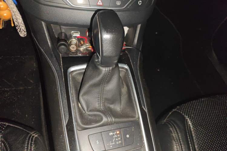 Used Peugeot 408 2014 1.8L Automatic Luxury Edition Gear Lever
